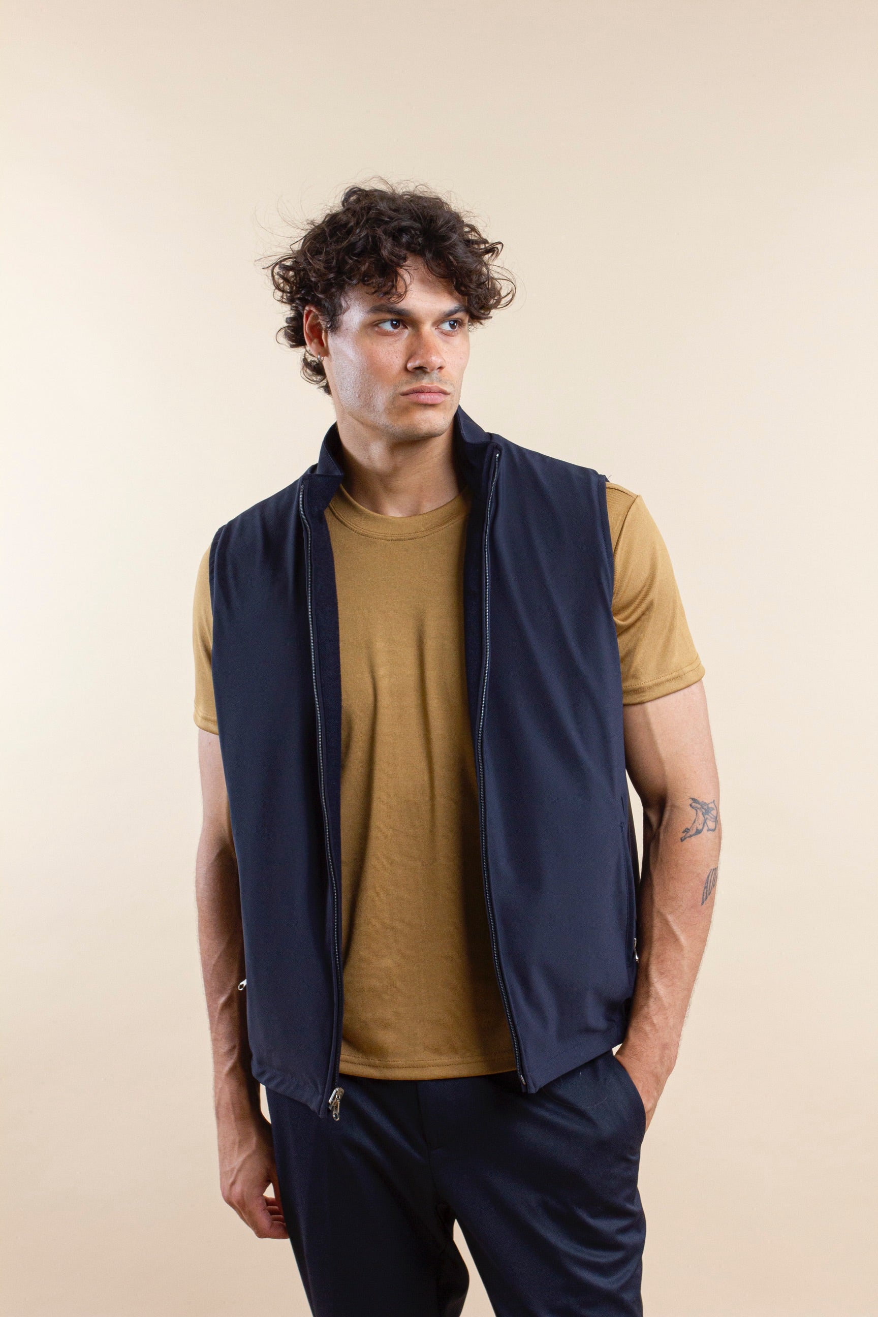 TWEEZIJDIGE SUÈDE BODYWARMER