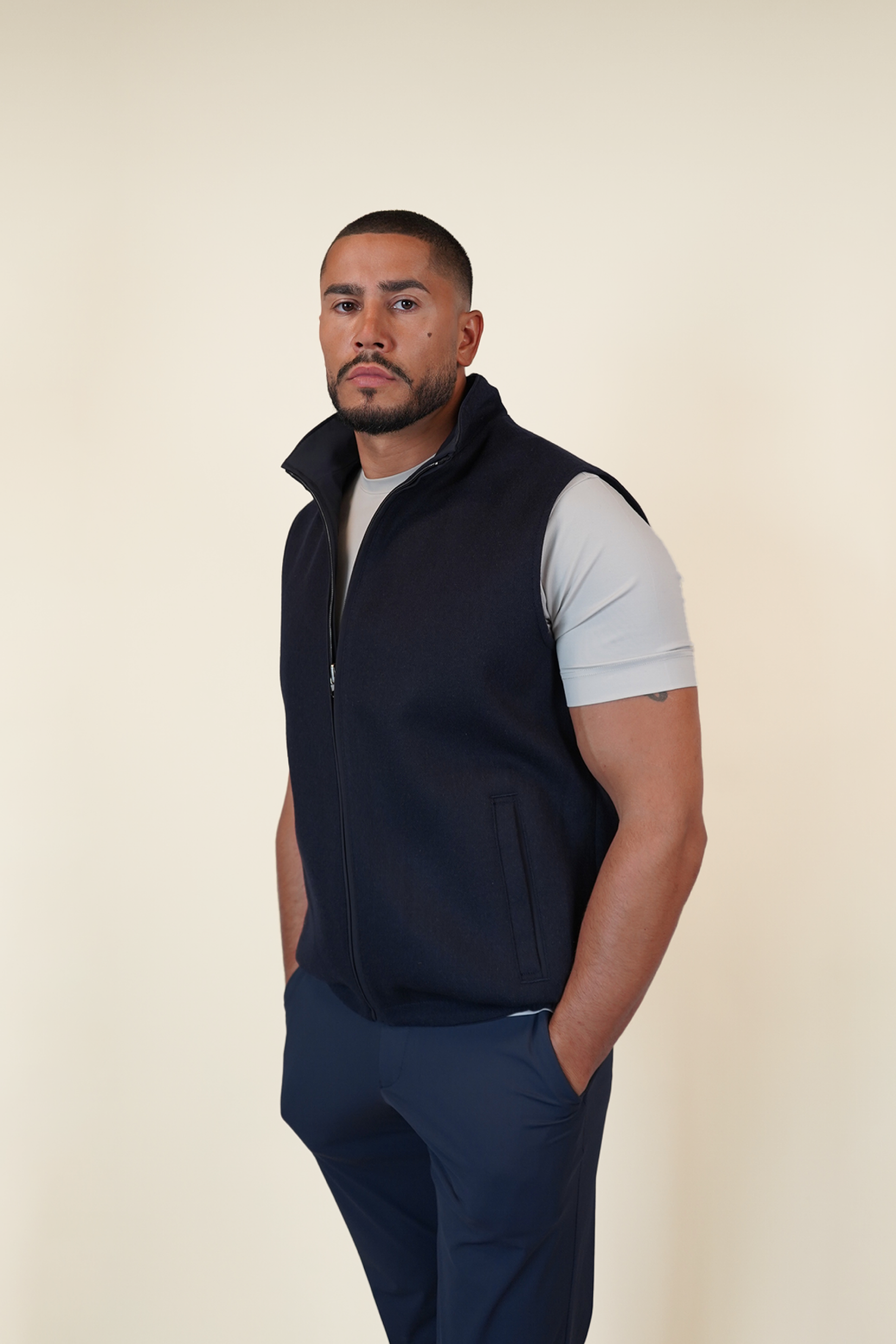 TWEEZIJDIGE SUÈDE BODYWARMER