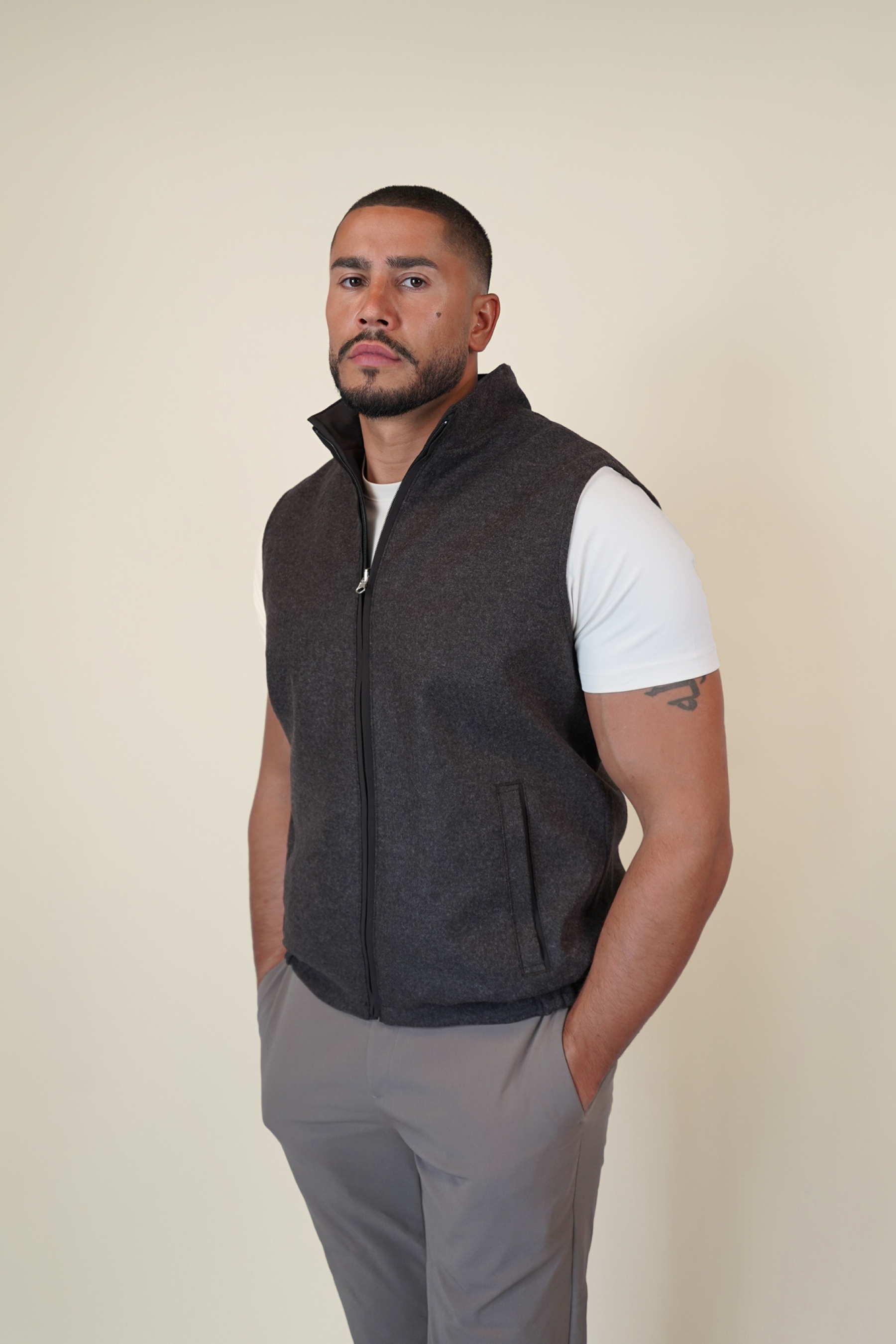 TWEEZIJDIGE SUÈDE BODYWARMER