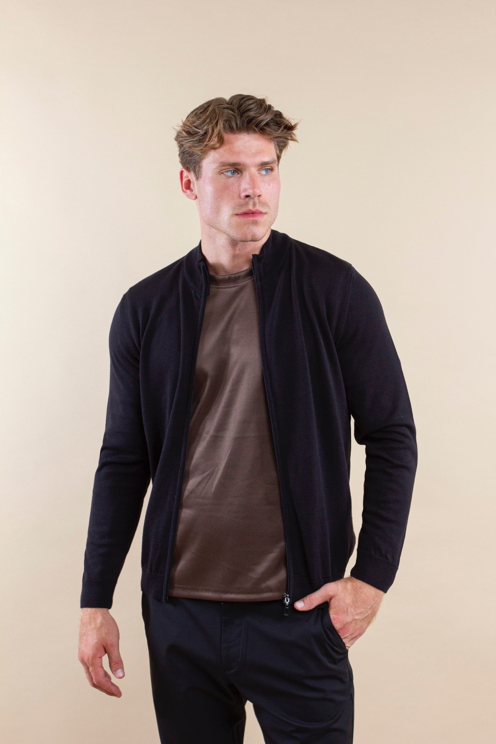 FINE KNIT VEST