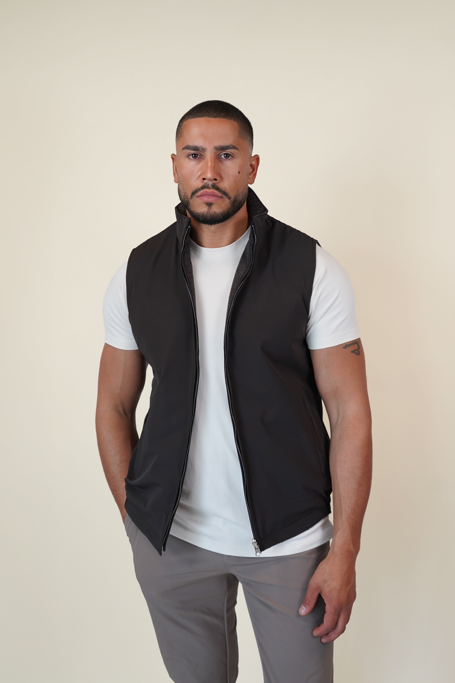 TWEEZIJDIGE SUÈDE BODYWARMER
