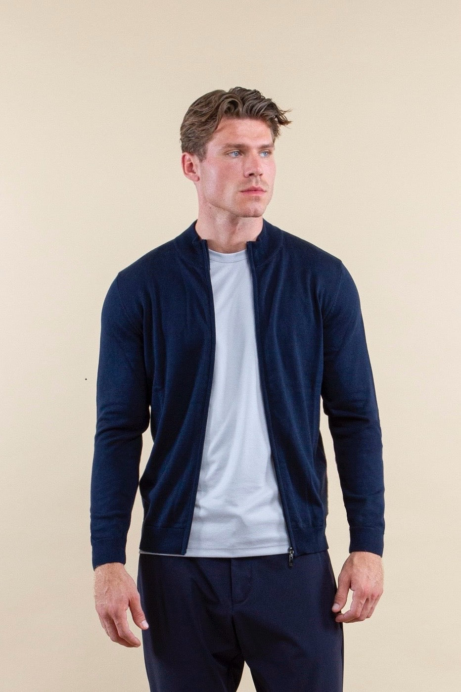 FINE KNIT VEST